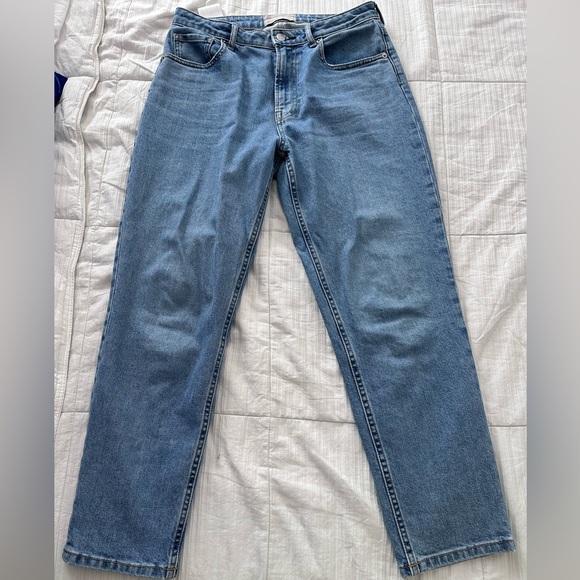 Everlane Curvy Cheeky Jean in light blue wash - Picture 5 of 7